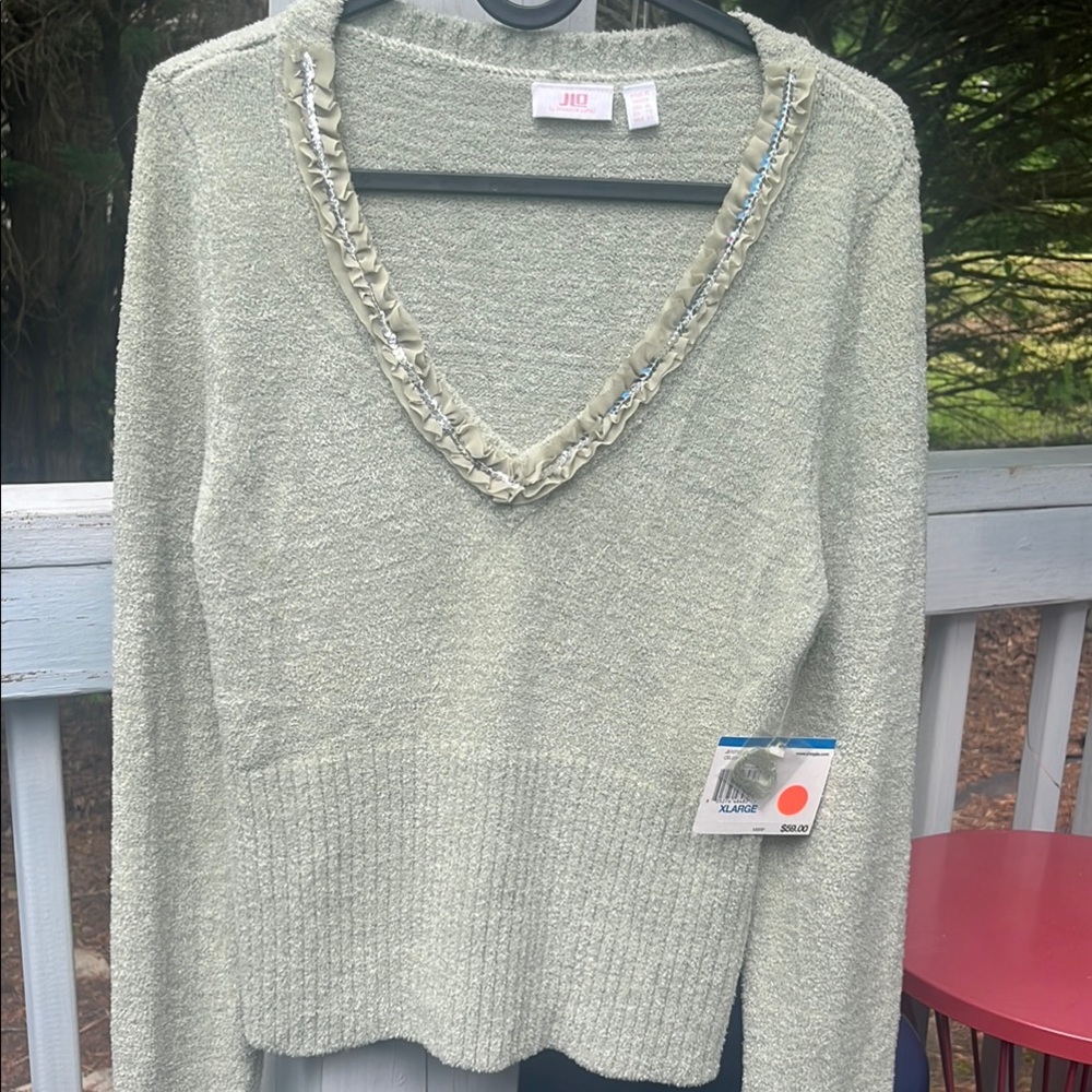 NWT Jennifer Lopez Crop Green Celery V-Neck Sweater with Ribbed Knit